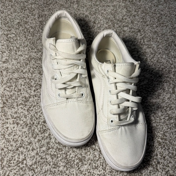 Women’s VANS size 7.5 women; size 6 men's - Picture 3 of 3